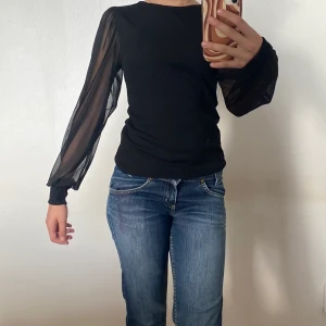 Tröja - Så fin tröja med transparangs armar! Har använts 1 gång❤️