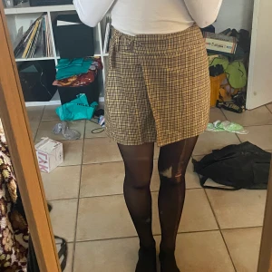 Rutig minikjol  - Jättefin kort kjol!!!!! Clueless vibes :)  