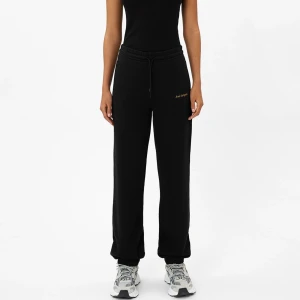 Axel Arigato - Intressekoll för mina Axel Arigato Trademark sweatpants. Modellen finns inte att få tag på hemsidan längre. Strl L men den sitter bra oversized på mig som har S/M. 💓