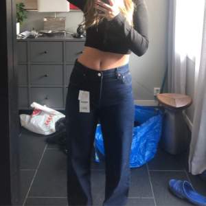 Perfekta jeans från zara! Säljer pga att jag inte får plats i dom längre🥲