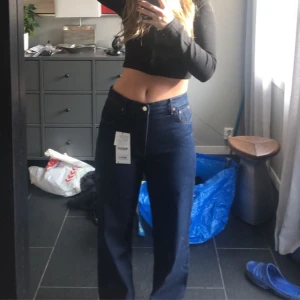 Jeans  - Perfekta jeans från zara! Säljer pga att jag inte får plats i dom längre🥲