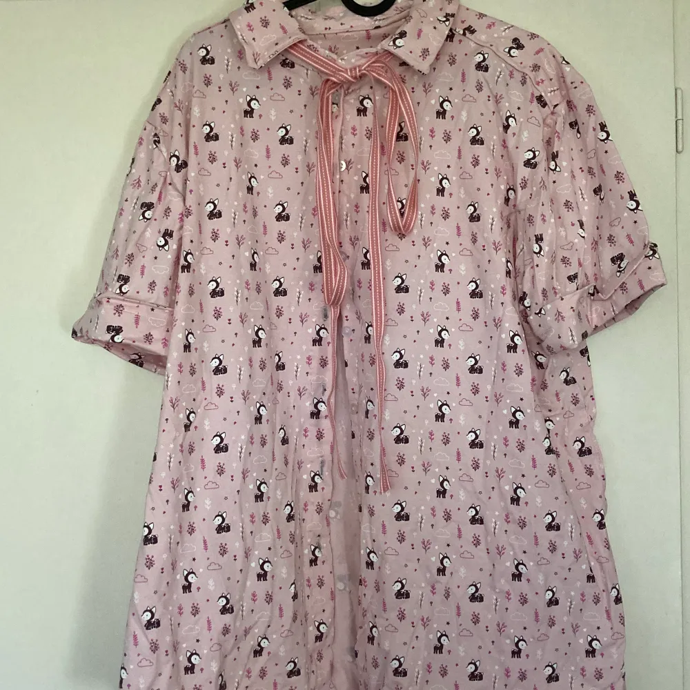 Hand sewn cute pink shirt. Skjortor.