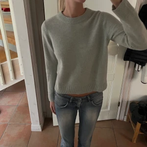 Cashmeretröja - Härlig och turkos chasmeretröja från COS. Fint skick.