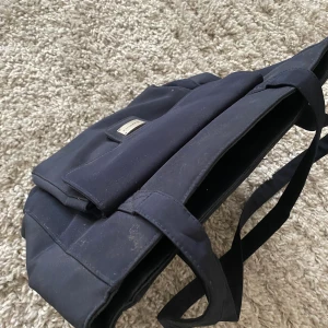 Mörkblå väska - Snygg mörkblå vintage Maxmoda väska i bra skick, pris kan diskuteras etc💕💕