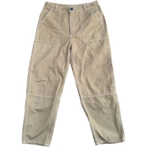 Beige cargo byxor från HM - Bra skick