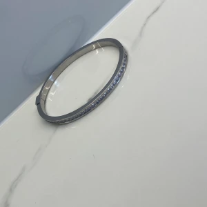 Armband 300kr - Jätte fint armband med stenar för 300kr