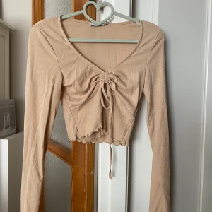 NA-KD topp - Ny, oanvänd topp från Na-kd. Storlek S. 