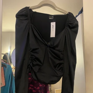 Helt ny tröja från gina - Helt ny tröja med lappen kvar storlek xs, super fin men kom aldrig till användning 