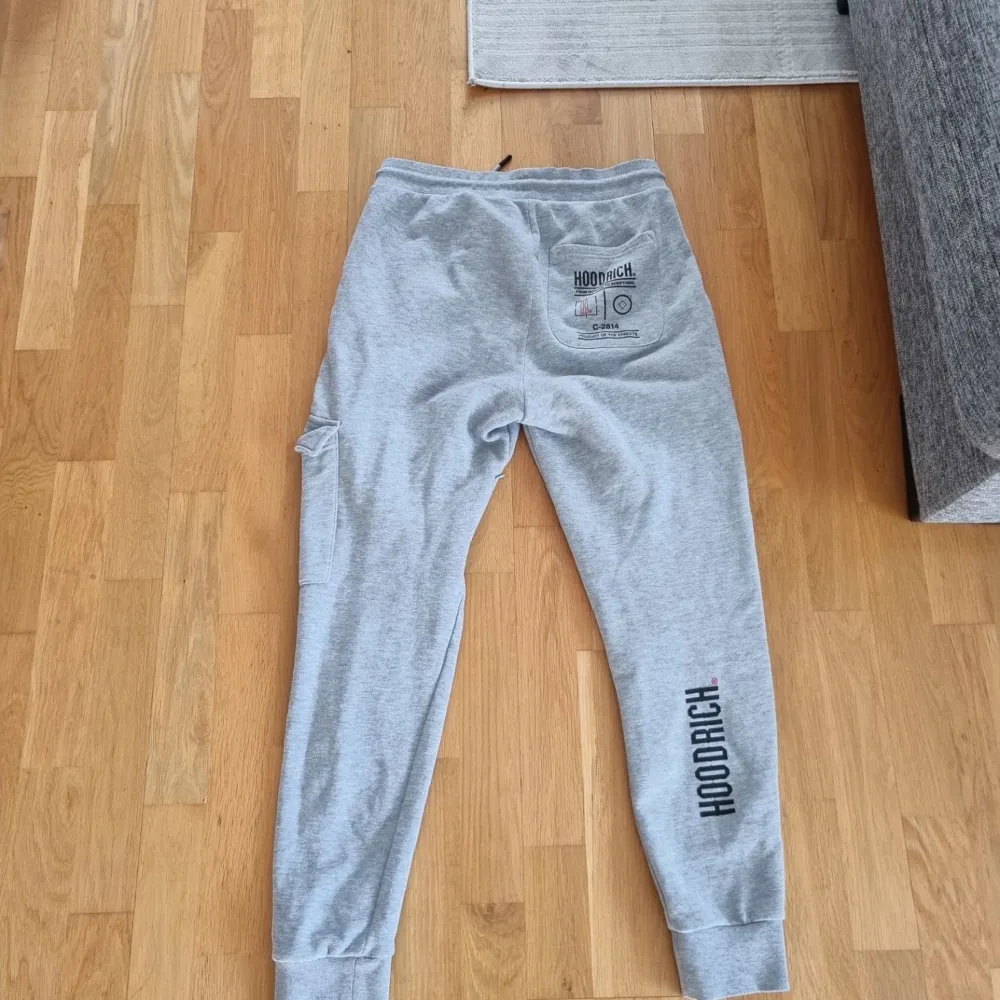 Hoodrich Akira Tracksuit - Limited Edition Storlek S  Nypris 1800 Fler bilder kan skickas  Finns i Helsingborg eller fraktas . Tröjor & Koftor.