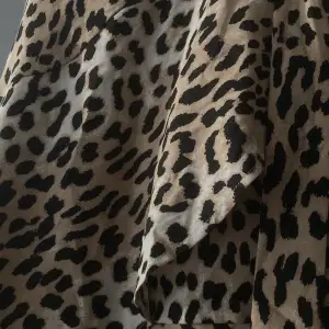 Omlott leopard kjol från Gina tricot storlek 34, knappt använd