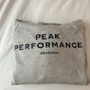 PeakPerformance Hoodie, stl M använd men är i ett bra skick, säljer för utrensning! Pris kan diskuteras 