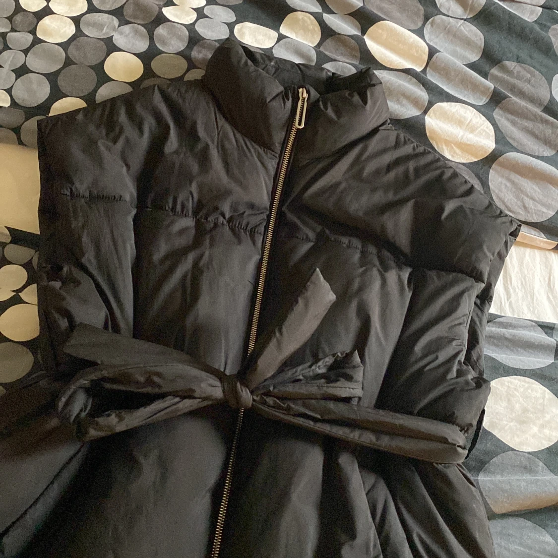 Svart väst med skärp - 90