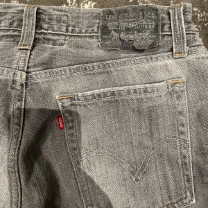 Vintage Levis  - Snygga Levis jeans med en rak passform