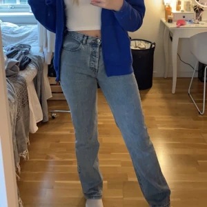 Mid waist jeans - Supersnygga blå jeans som tyvärr är för små för mig :( 💕