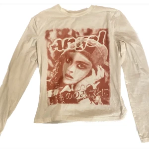 Tröja med rött tryck - Tröja med coolt tryck❤️ storlek s  150kr + frakt