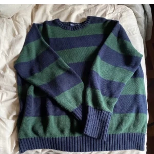 Brandy melville sweatshirt  - Super söt brandy melville sweatshirt american Horror story i Stockholm onesize sitter lite over sized på mig som har s frakt 66kr💟💟💟