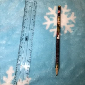 Linjal & Hannah Montana penna  - Frakt: 15kr (st) 5kr (st)