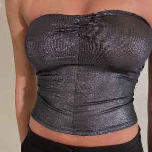 Bandeautopp  - Storlek XS/S. Köp här eller på instagram DM @bandeau_dsgn.uf Betalning via swish 💫