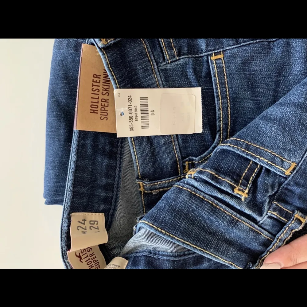 Super skinny’s passar en x-small Hollister helt nya Zara sparsamt använda BÅDA FÖR 300kr. Jeans & Byxor.