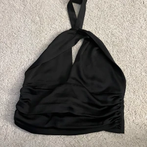 Topp - En fin topp från Bikbok storlek 38