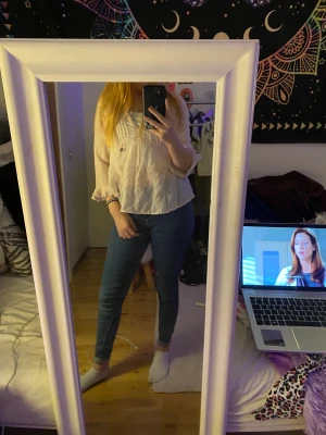 Rosa blus  - Rosa blus lite genomskinlig men man kan ha ett linne under