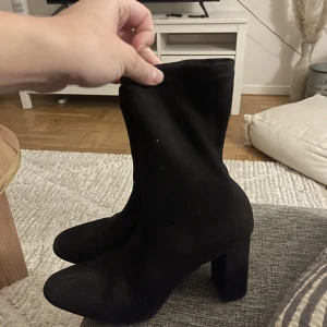 Strumpklackar  - Ett par skit snygga strumpklackar. Säljes pga av för små. Storlek 40, men mer som 39. Använda 1 gång! 