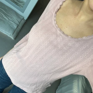 &other stories topp! - &other stories topp som är helt oanvänd! Storlek M💕