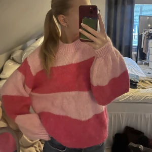 Populär stickad tröja från Gina💗💖 - Använd enstaka gång och i bra skick! 