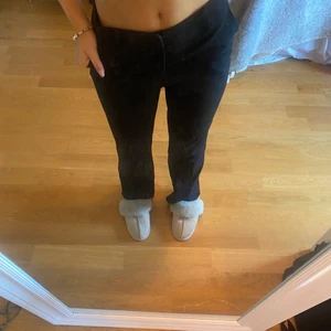 Kostymbyxor - Ett par kostymbyxor från bikbok. Raka och långa i benen. Skriv privat vid fler frågor💗