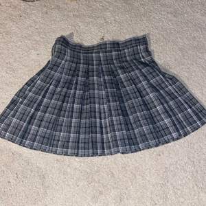Supercute checkered skirt ! 
