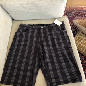 Slim fit shorts | H&M - Aldrig använda shorts från hm i storlek medium