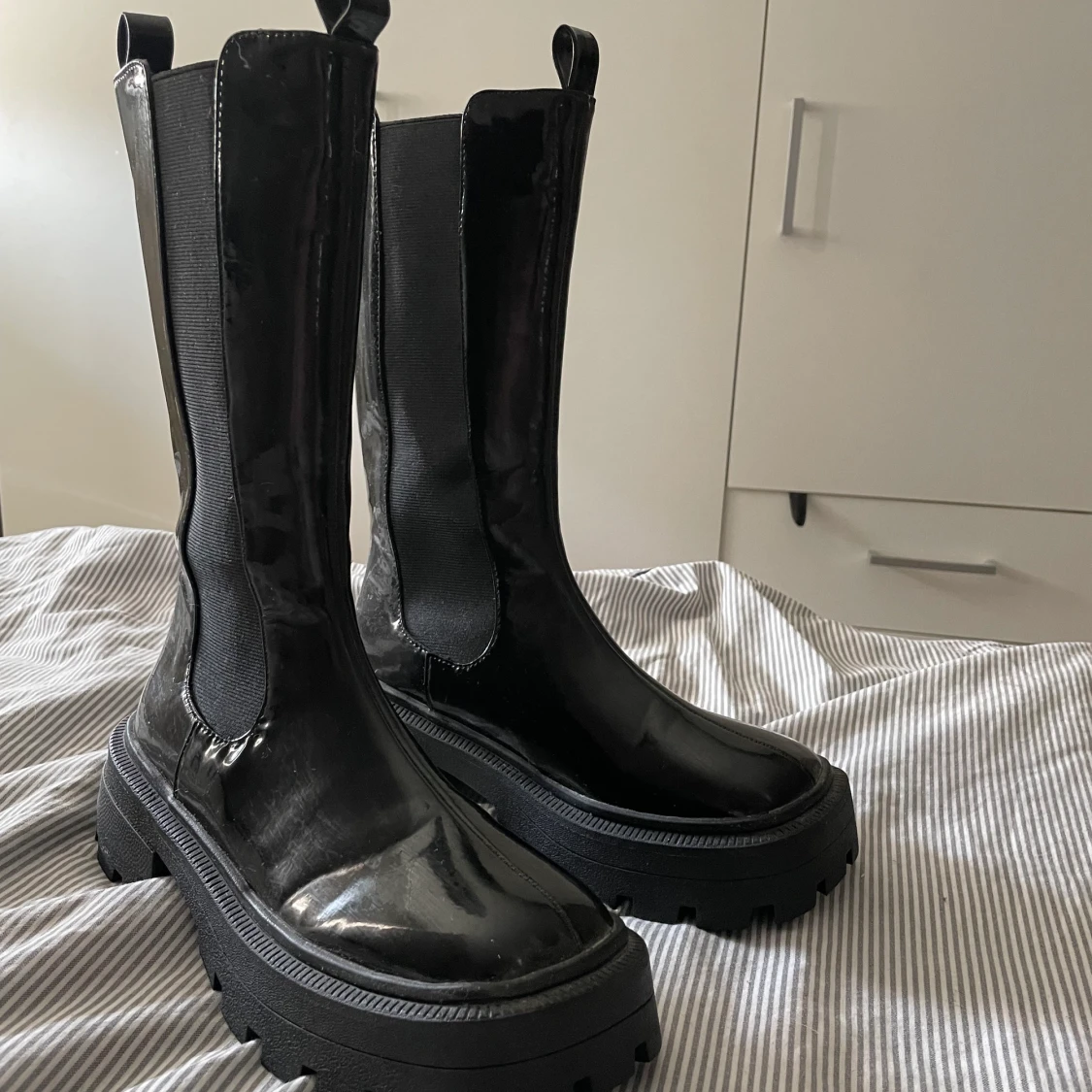 Svarta stövlar storlek 38