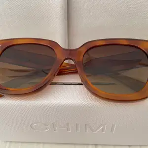 Säljer min Chimi solglasögon, fick i present. dem passar inte riktigt. Köparen betalar frakten. 