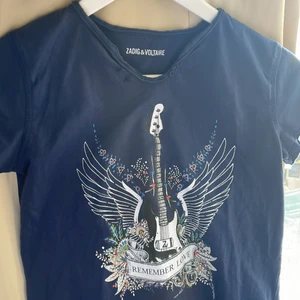 Blå Zadig voultaire t-shirt ❤️ - Använt ett antal gånger men är som ny! Storlek xs/s ❤️❤️