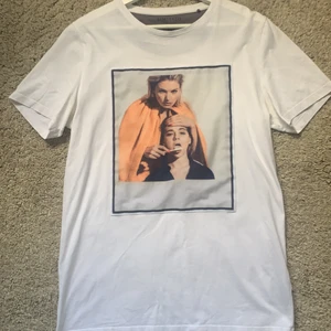 Limitato T-shirt strlk M - Tröjan är i storlek Medium Kan både skicka och mötas upp (Göteborg) Tröjan är i bra skick och inga hål! Priset kan diskuteras vid snabb affär!