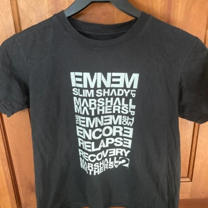 Eminem t-shirt - T-shirt från Absolute Cult, bra skick, storlek anges till XL men är som en 158/164 eller XS. 