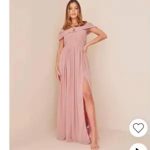 Maxi rosa klänningar för bröllop/bal. 800 kr/st 💕 