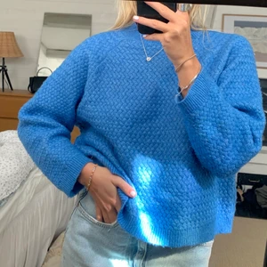 Blå stickad  - Blå stickad från mango i fint skick😍