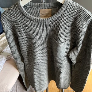 Bershka - Stickad grå tröja från bershka storlek Large. I mycket bra skick. 