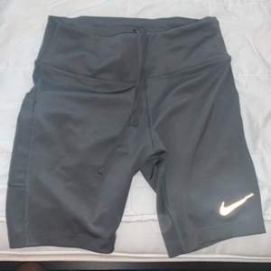 Nike shorts till ett bra pris. Köpte den för 300 kr