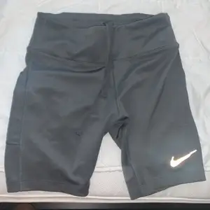 Nike shorts till ett bra pris. Köpte den för 300 kr