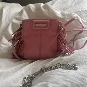 Liten maje väska  - Jag säljer nu min fina rosa maje väska då den inte kommer till användning. Den är i använt men fortfarande fint skick. Pris kan diskuteras