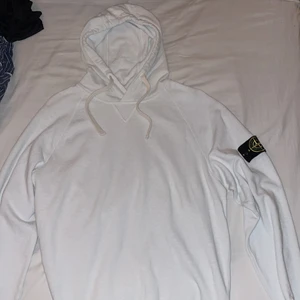 Stone Island Hoodie - Mycket fint skick, använt 2 gånger. Frost White