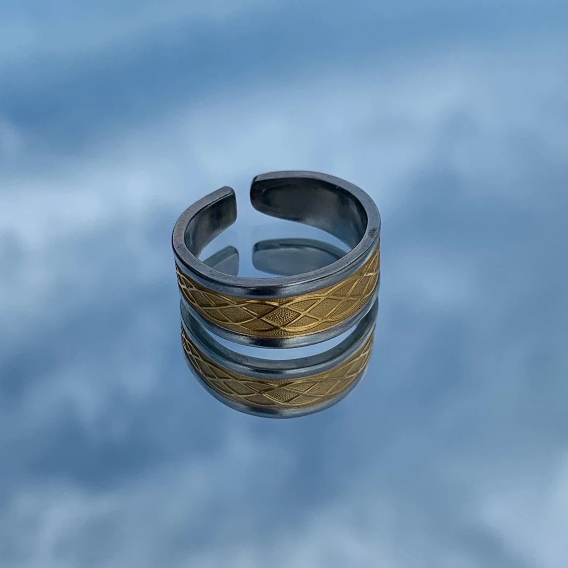 Ring med detaljer i pläterat guld - 90