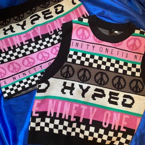 Set  - NY!  top är L kjol är S 