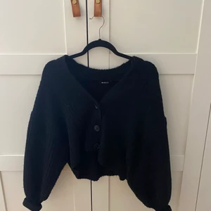 Trollhättan  - Säljer denna kofta i storlek XS. 100kr + frakt! 