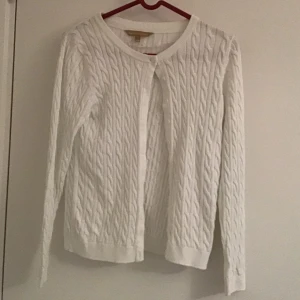 Vit kofta  - FRAKT: 45kr -passar både s och xs