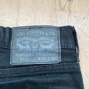 Vintage Levis 511 - Säljer ett par svarta vintage Levis 511or i storlek 30/30. Känns dock pyttelite kortare