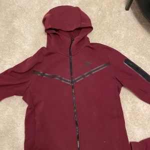 Nike tech fleece - Nike tröja sorlek m  Skick 7,5/10