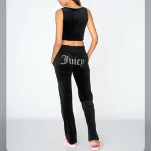 Juicy sett  - Säljer juicy sett  för värde 2100kr  för får ingen användning av den och inga defekter på . Pris kan diskuteras vid snabb köp. Använd 2 gånger 